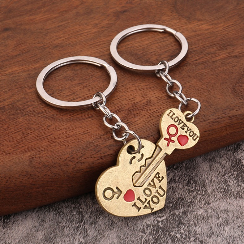 Couple keychain creative crush on you English couple metal pendant, one arrow piercing heart, peach heart Valentine's Day gift Z 8.1-10