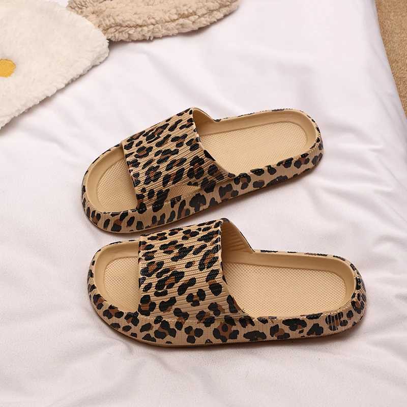 Thick-soled leopard-print slippers womens outerwear summer new Korean version fashionable indoor home couple slippers W250805