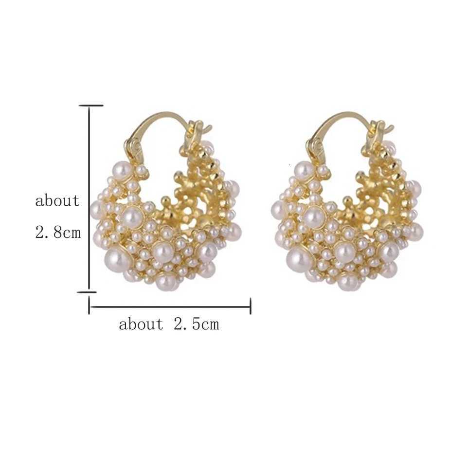 30 Irregular Metal Pearl Earrings European American Style Personalized Fashion Stud Earrings Ladies Girls Travel Accessories Y250804