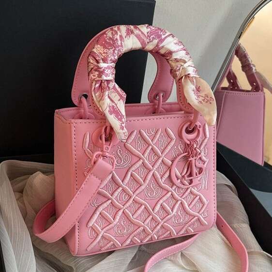 Handheld Princess Diana for Women 2025 New High-end Heavy Embroidery Scarf Style Versatile Single Shoulder Crossbody Bag