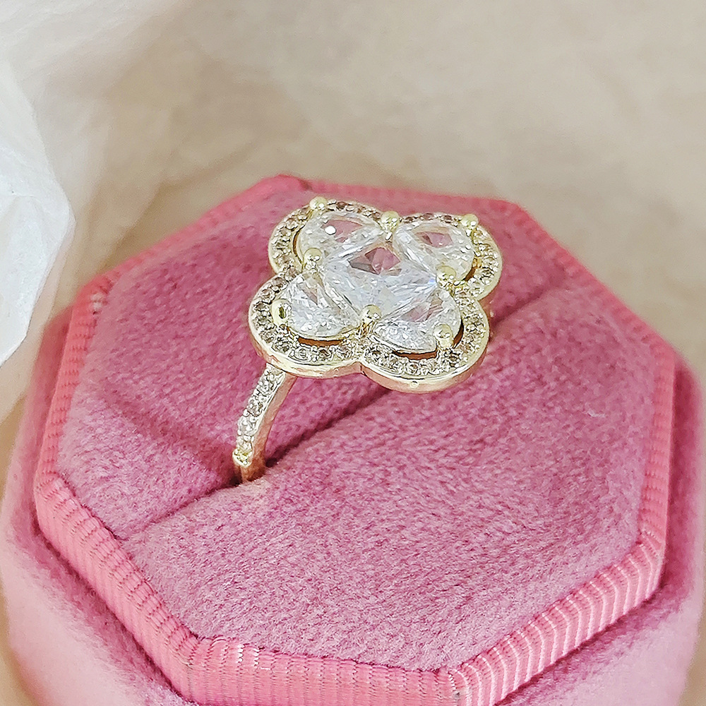 Niche INS Ring for Women with Zircon Inlay, Light Luxury, High-End Feel, Personalized Four-Leaf Clover Design R8440
