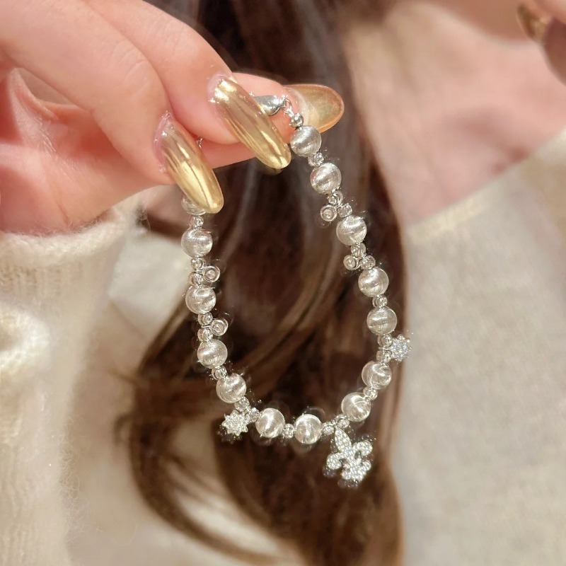 Stylish Crystal Adorned Handbag Accessory: Chic Snowflake Motif Charm Bangle