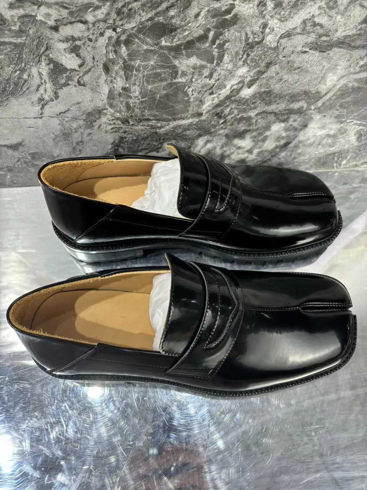 New Style Tabi Toe Mens Leather Loafers Shoes Dark Green Black Solid Color Slip On Square Heel M Casual Single Shoes Y250805