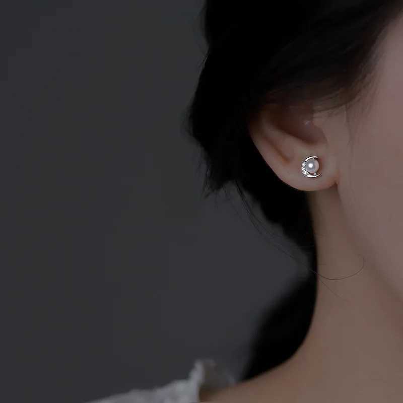 New Fashion Exquisite Silver Color Moon Earrings For Women Imitation Pearl Inlaid Stud Earrings Wedding Party Jewelry Gifts Y250804