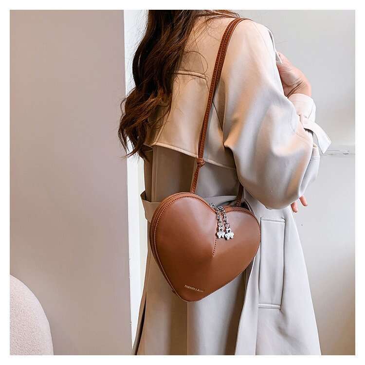 Heart-shaped Fashion Elegant Small for Women 2024 New Trendy Versatile Stylish Shoulder High-quality Niche Crossbody Bag
