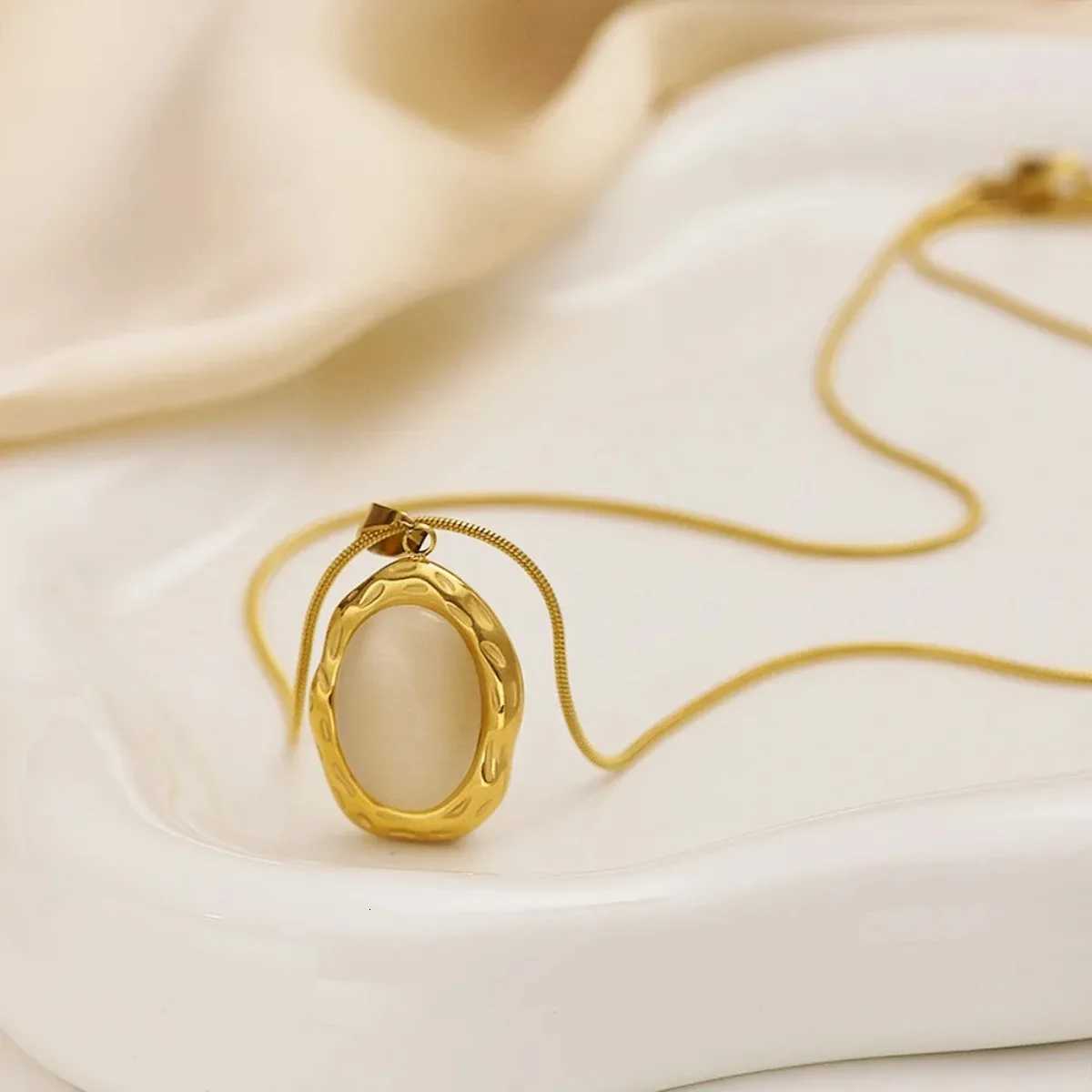 18K Gold Plated Stainless Steel Oval Shape White Cat Eye Opal Stone Pendant Necklace Fashion Jewelry Y250804