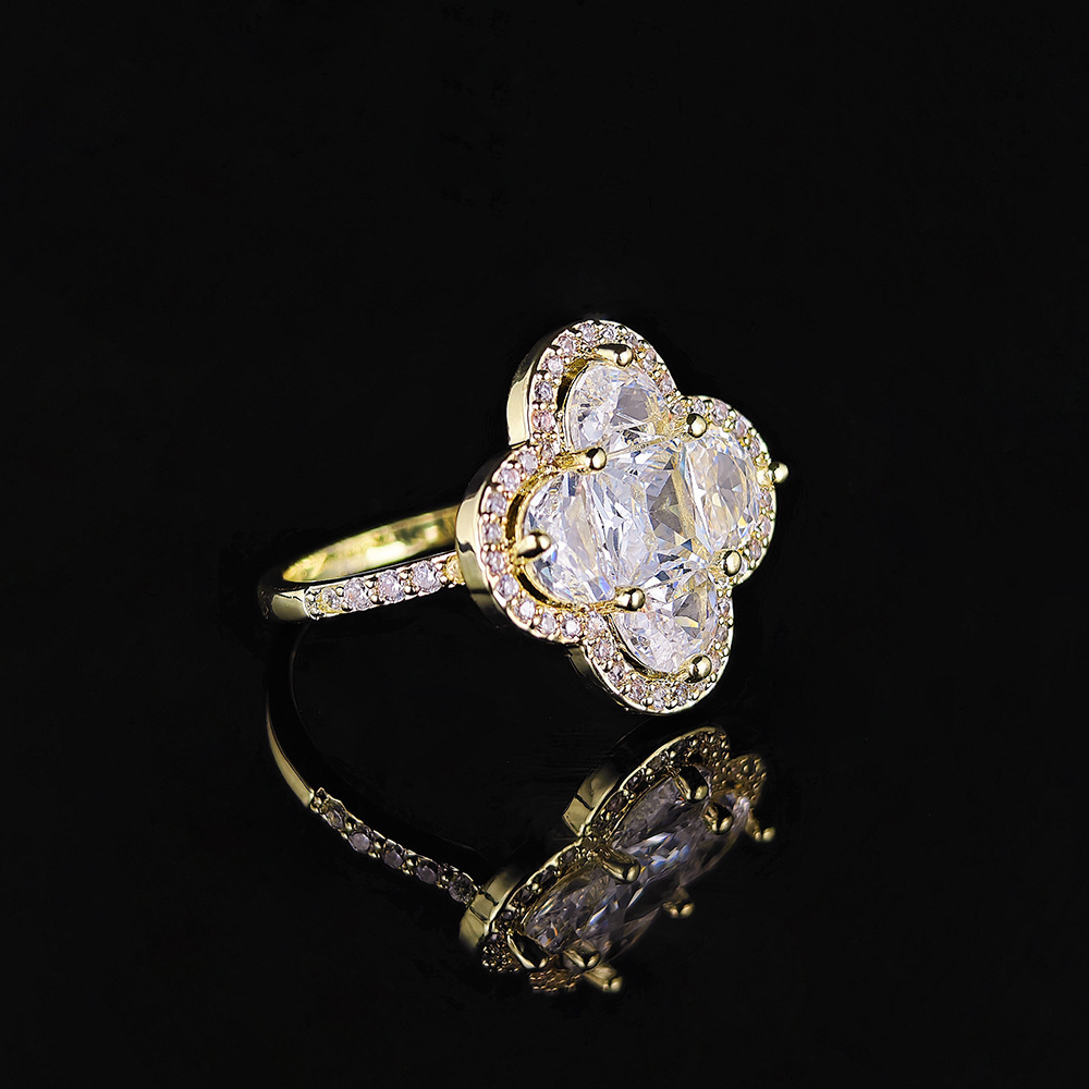 Niche INS Ring for Women with Zircon Inlay, Light Luxury, High-End Feel, Personalized Four-Leaf Clover Design R8440