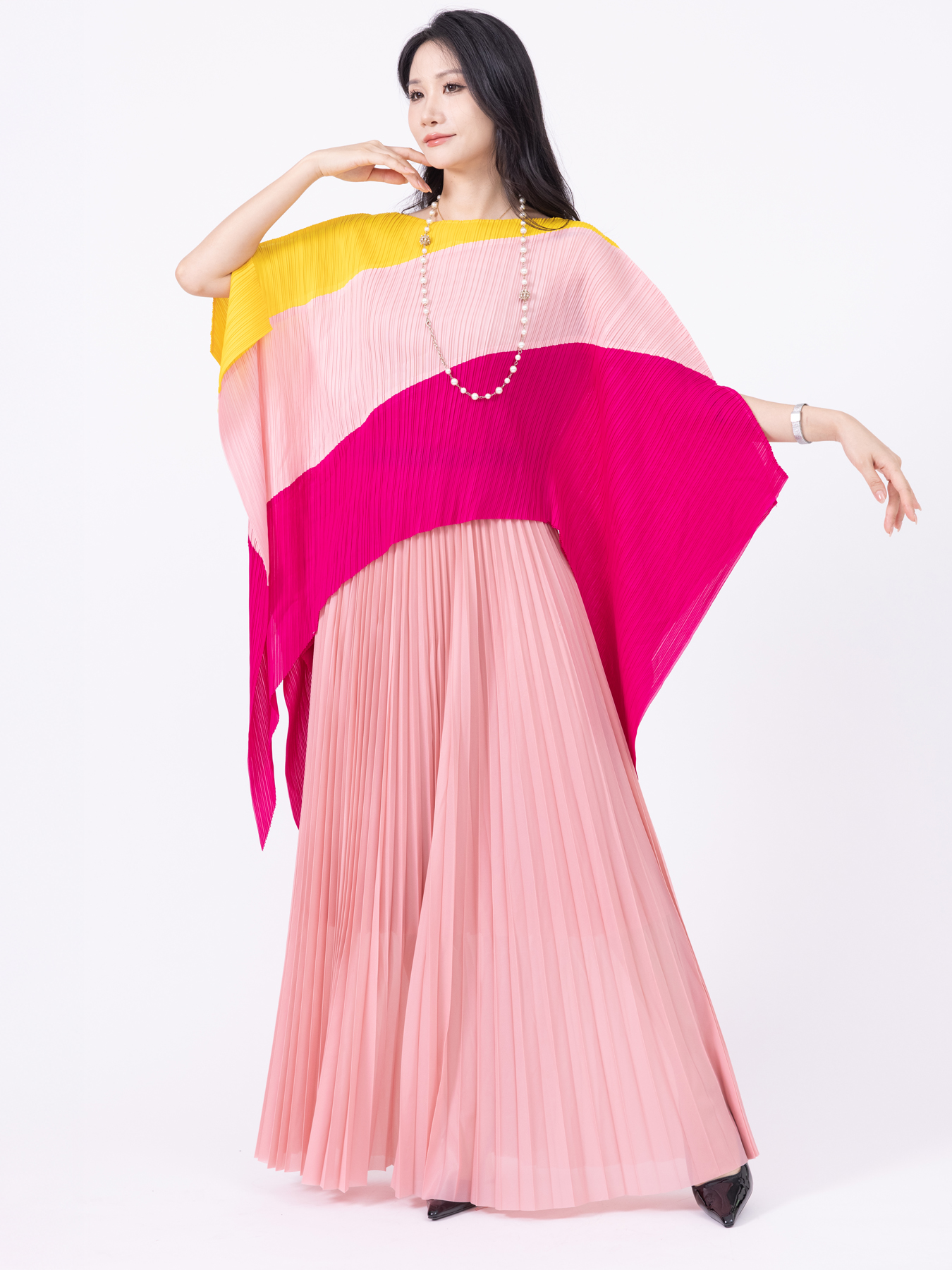 Ethnic Clothing Fashionable Dual Pack of Pleated & Multi-Colored Overall Outfits Two pairs of pleated and color-blocked overalls ZR005