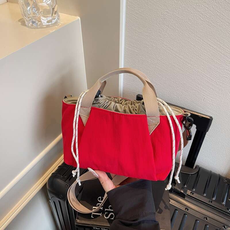 Casual Versatile Nylon Women New Lightweight Handheld Crossbody Bag Exquisite Super Popular Small Tote for Going Out