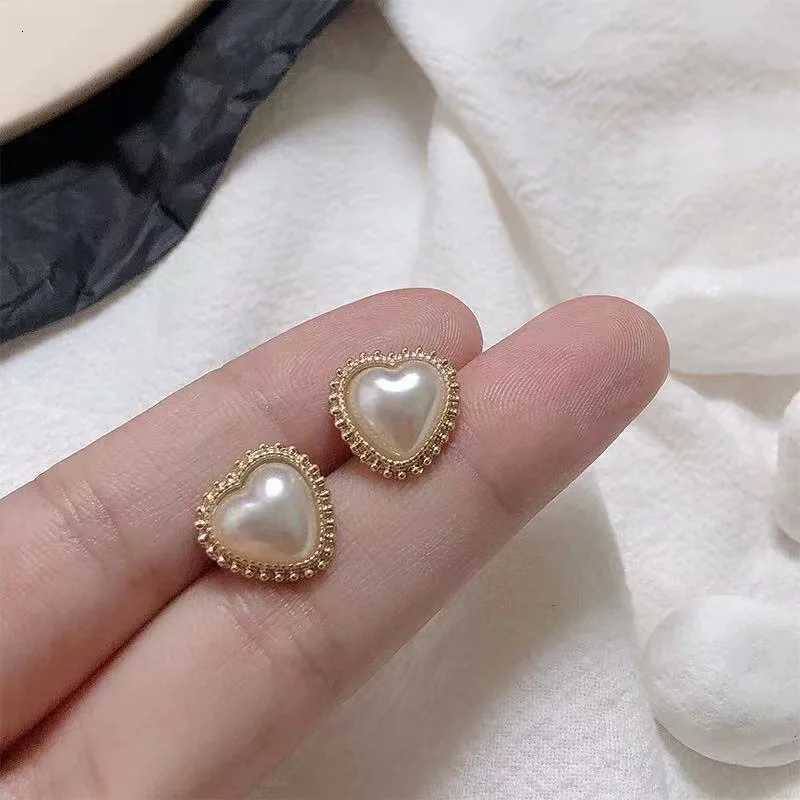 imitation Pearl Heart Stud Earrings for Women Sweet Jewelry Romantic Simple Golden Small Love Earrings Valentines Day Gift Y250804
