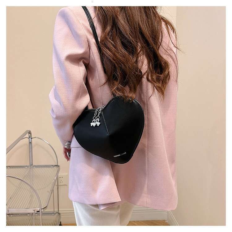 Heart-shaped Fashion Elegant Small for Women 2024 New Trendy Versatile Stylish Shoulder High-quality Niche Crossbody Bag