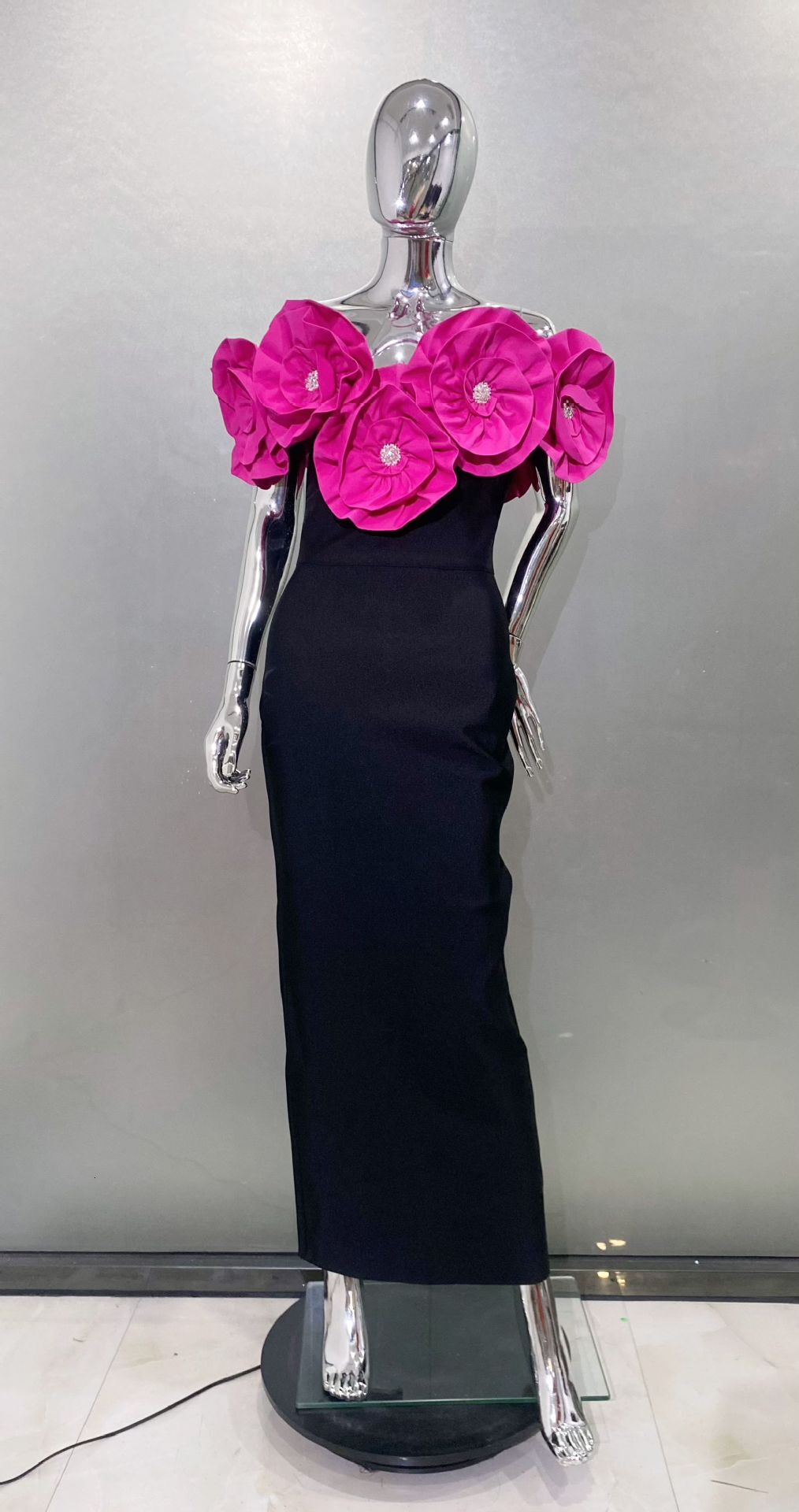 2025 hot selling 3D large flower off shoulder tight dress, fashionable and elegant party trend bandage dress, new designer dress