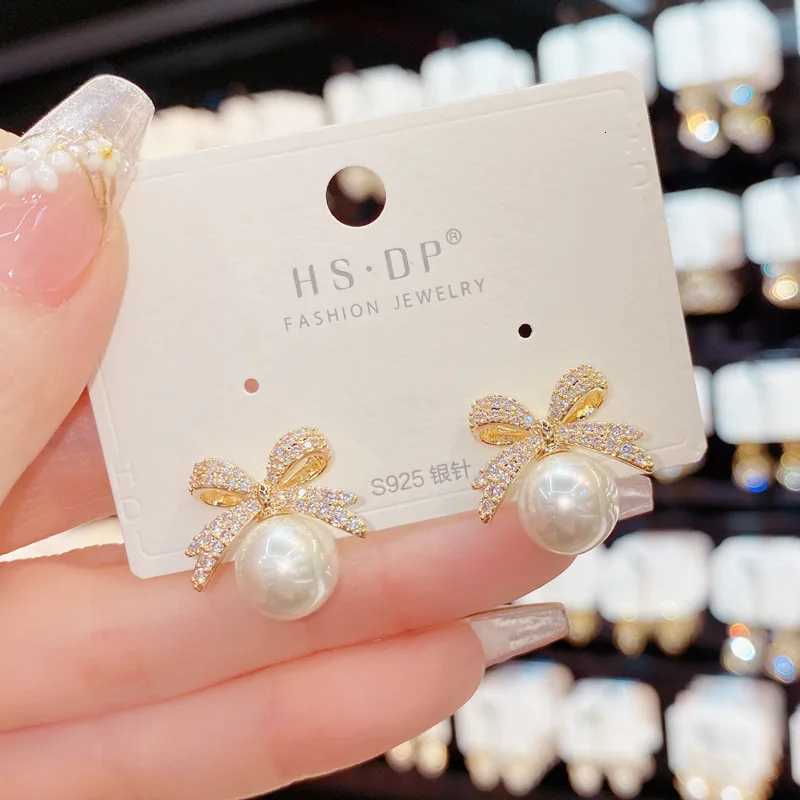 Sparkling Rhinestone Bow Pearl Stud Earrings Light Luxury Fashion Jewelry Womens Gifts for Weddings and Birthdays Y250804