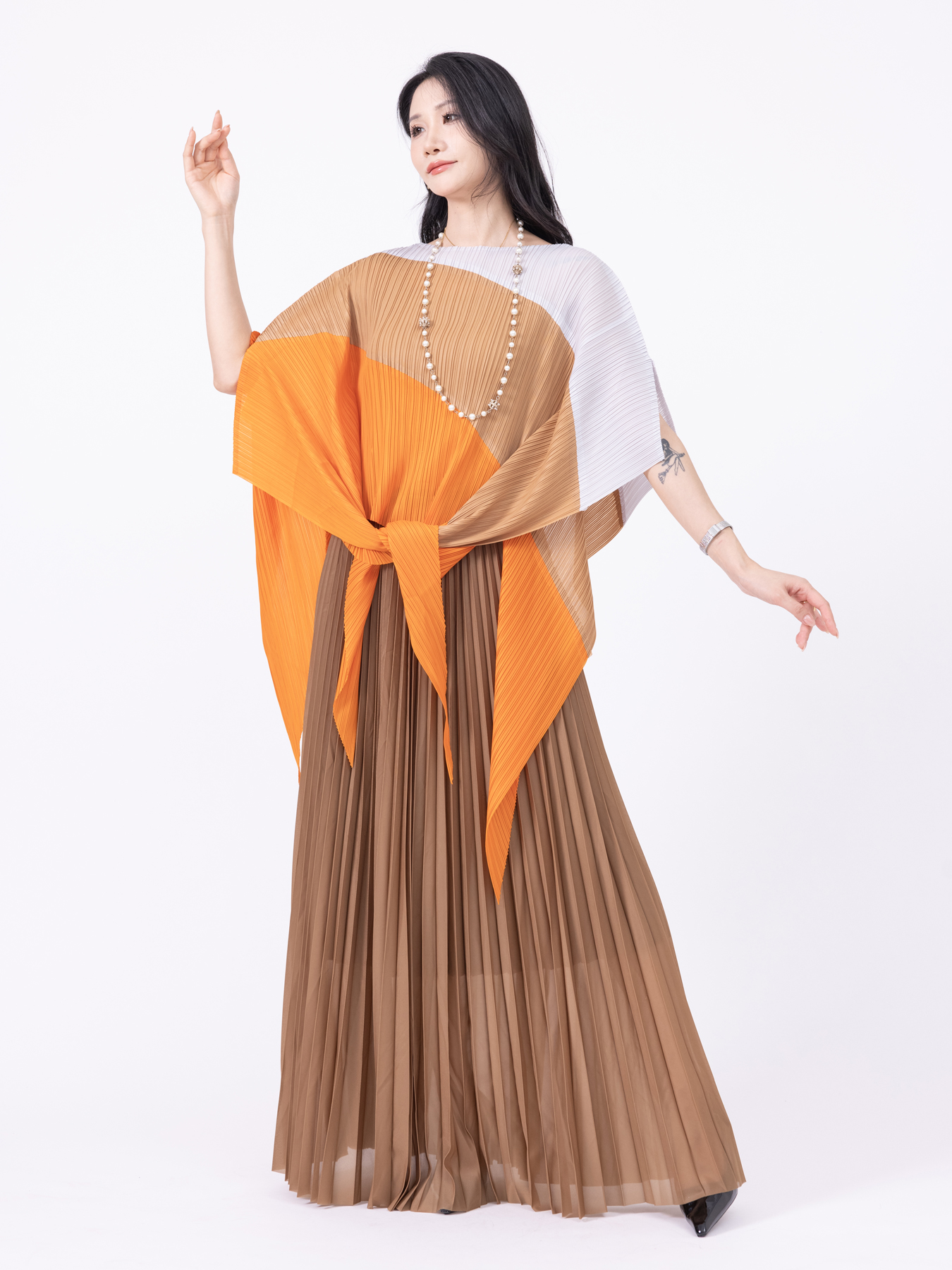 Ethnic Clothing Fashionable Dual Pack of Pleated & Multi-Colored Overall Outfits Two pairs of pleated and color-blocked overalls ZR005