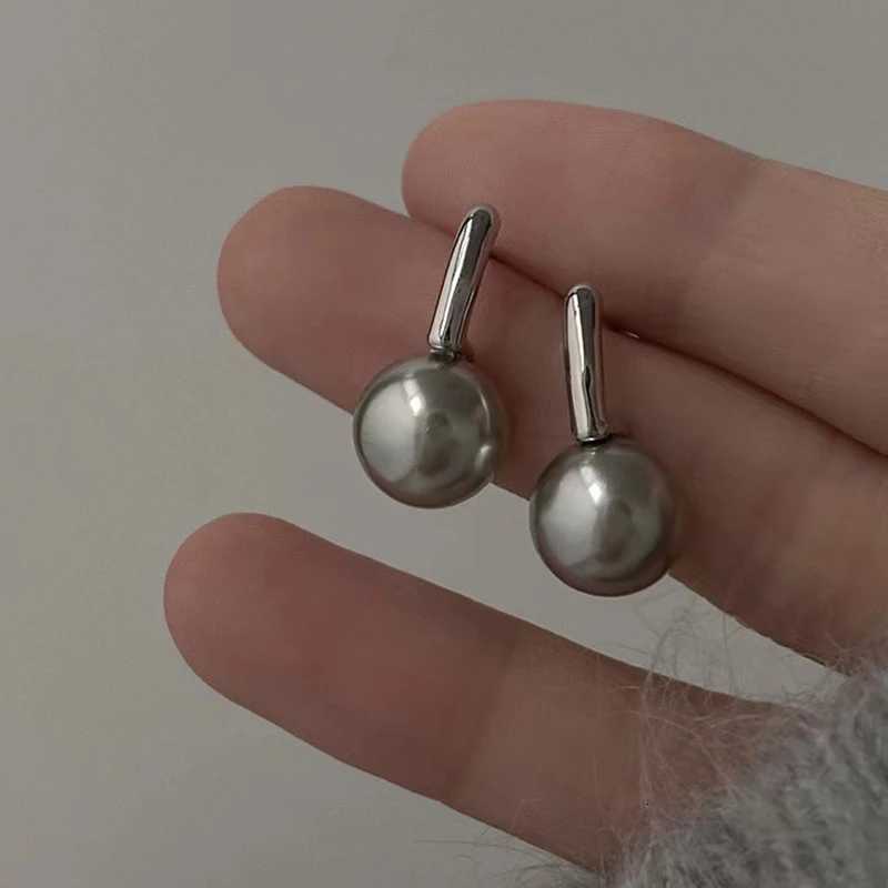 Vintage Light Luxury Gray Pearl Earrings for Women Fashion French Elegant Crystal Daily Wear Simple Jewelry Party Gifts Y250804