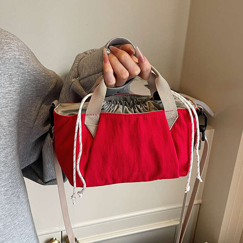 Casual Versatile Nylon Women New Lightweight Handheld Crossbody Bag Exquisite Super Popular Small Tote for Going Out