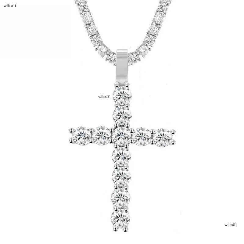 Ins5mm sier inlaid moissani cross hip-hop pendant that can be worn through a single stone necklace