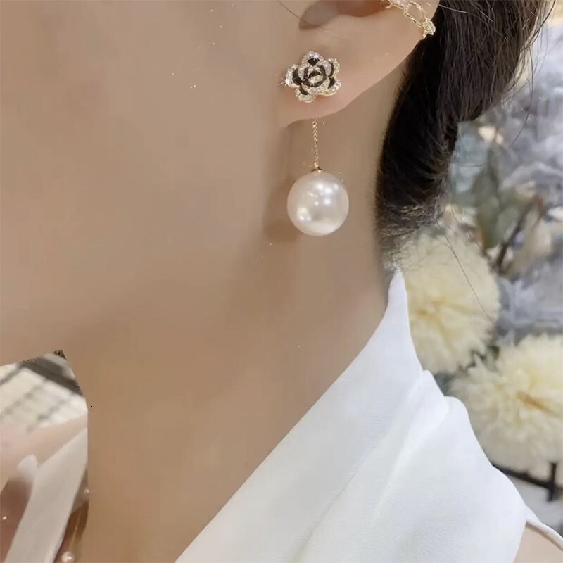 Free Shipping 2025 New Designer Jewelry Camellia Earrings New Trendy Elegant High-end Feel Two-way Wear Rose Pearl Earrings Exquisite Versatile Ear Je