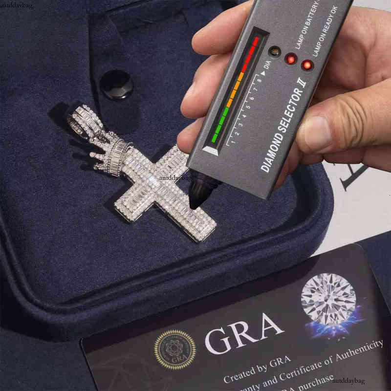 Pass Tester Man GRA Certificate Iced Out Hip Hop Jewelry Sier Baguette Moissanite Dia Crown Bail Cross Pendant