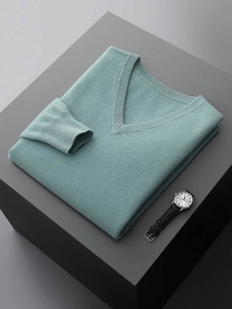 100% Merino Wool Hot Sale Men Jumpers Knitted Pullovers Sweaters Winter New Fashion V-Neck Standard Woolen Mens Clothing XJ250805