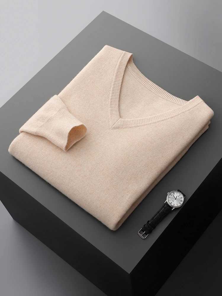 100% Merino Wool Hot Sale Men Jumpers Knitted Pullovers Sweaters Winter New Fashion V-Neck Standard Woolen Mens Clothing XJ250805
