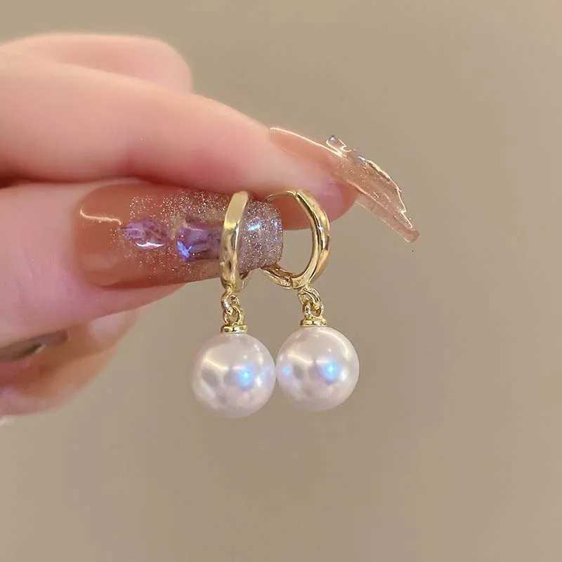 2025 New Fashion White Imitation Pearl Drop Earrings for Women Gold Color Tiny Huggies Hoops Earrings Wedding Jewelry Gift Y250804