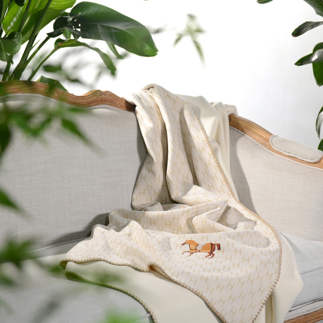 Designer Blanket H a luxury brand for mothers and babies Soft delicate breathable warm skin-friendly suitable as a covering blanket or air - condition