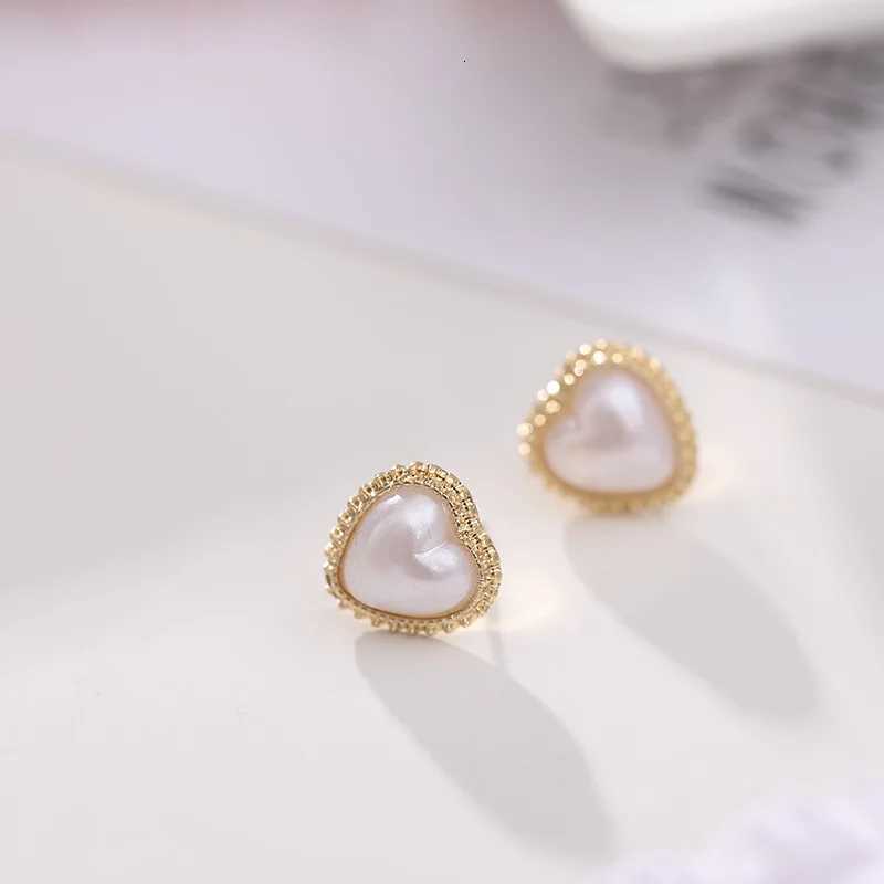 imitation Pearl Heart Stud Earrings for Women Sweet Jewelry Romantic Simple Golden Small Love Earrings Valentines Day Gift Y250804