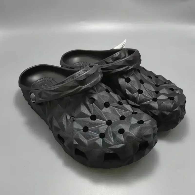 Classic Durian Cave Shoes Couple Mens Shoes Beach Shoes Baotou Flat Slippers Sandals Outdoor Coolers W250805