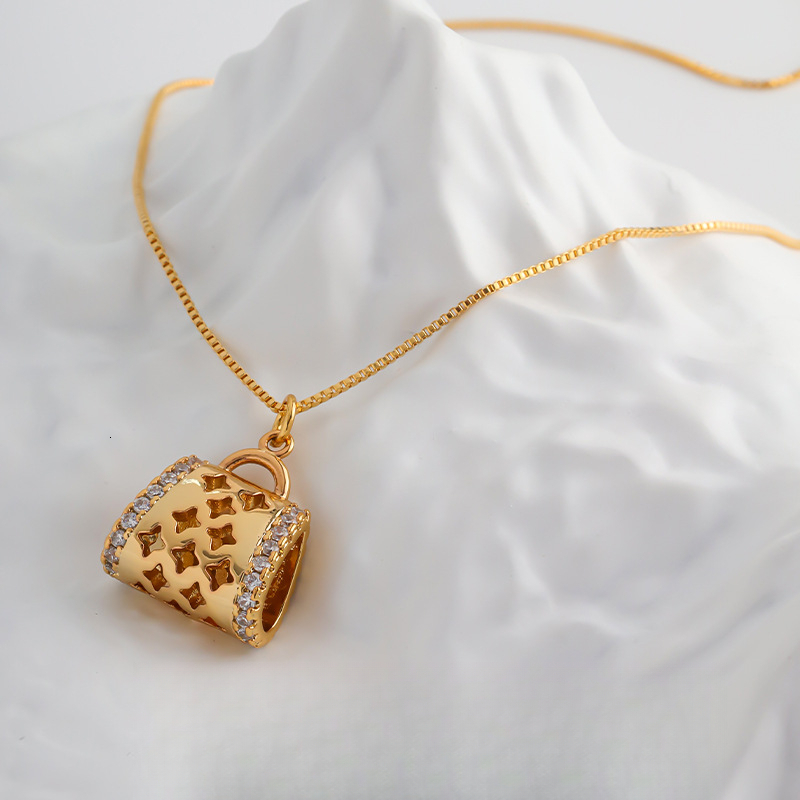 Free Shipping 2025 New Designer Jewelry French Retro Light Luxury Elegant Bag Necklace For Women High-end Pendant Personality Little Chanel Style Swea