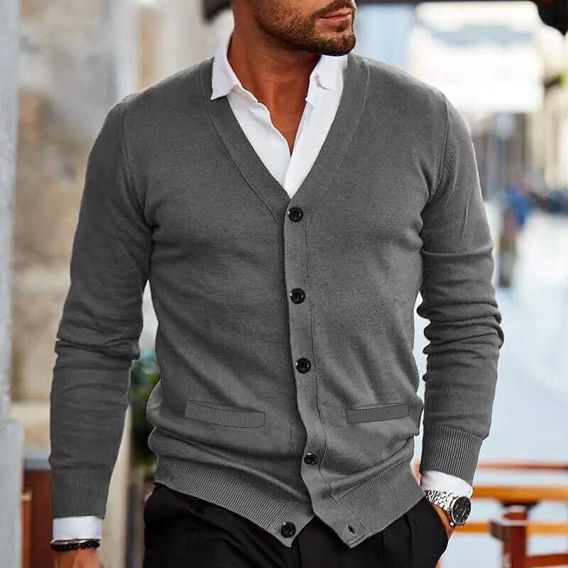 Spring Autumn Mens Solid Color Knitted Cardigan Fashion V-Neck Long Sleeve Slim Fit Sweater Coat with Pockets Men Knit Outerwear XJ250805