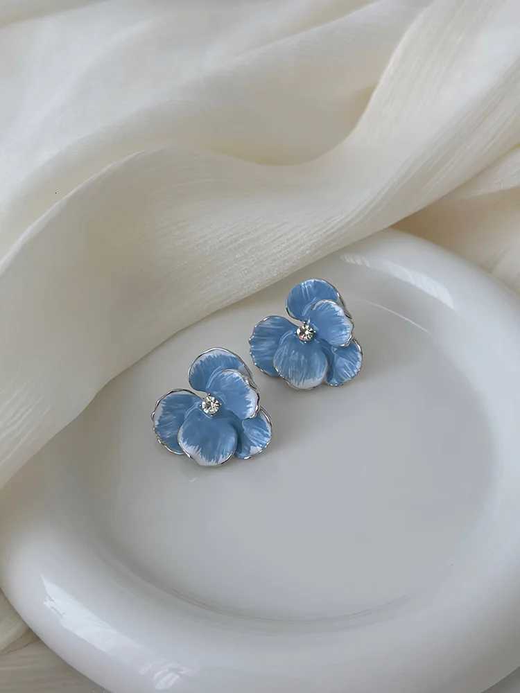 Summer And Autumn Light Luxury Elegant Blue Flower Stud Earrings For Women Fashion Sweet Metal Jewelry Accessories Y250804