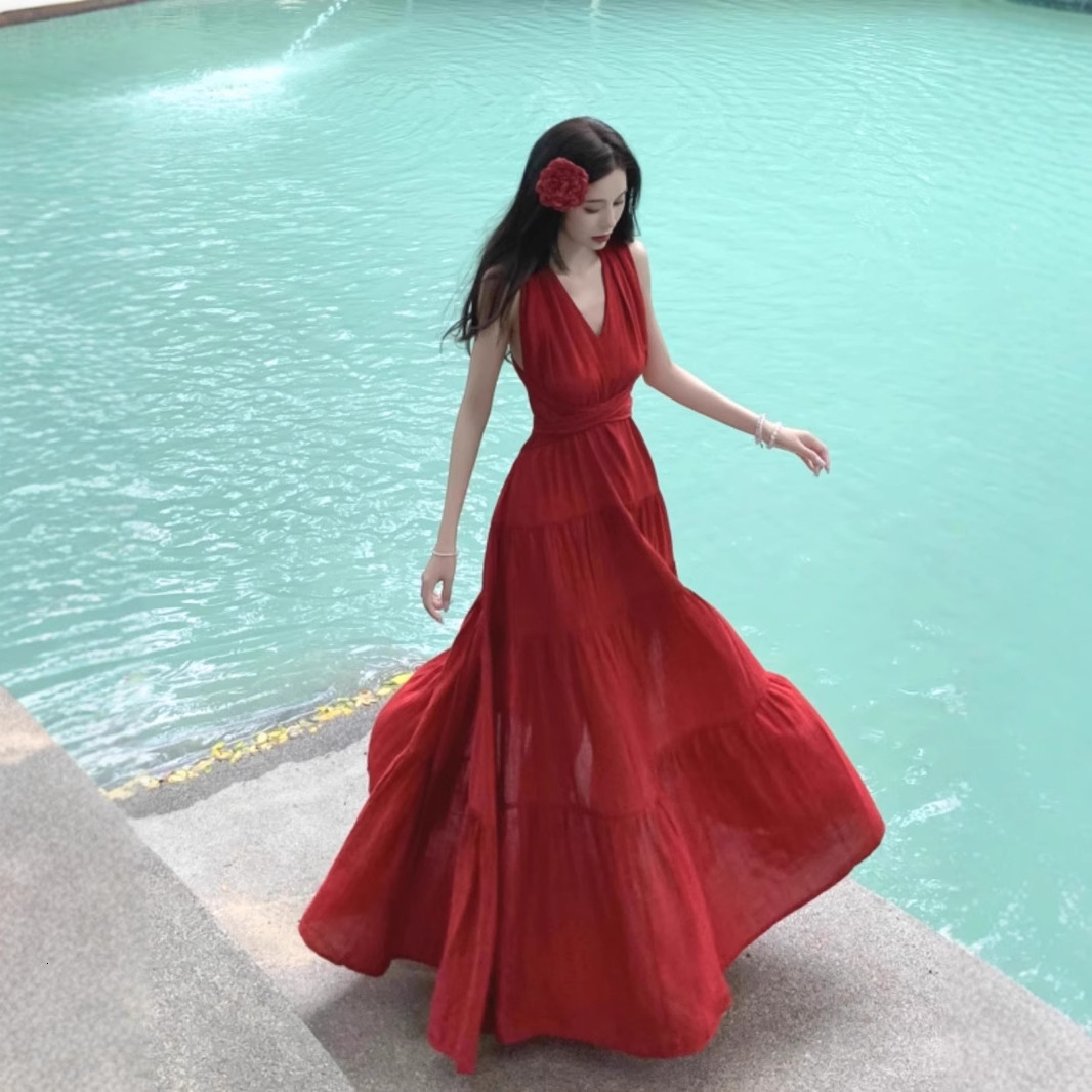 French red V-neck lace up camisole dress for summer 2025, suitable for women's beach vacations, sexy backless, trend split slim fit long dress, n