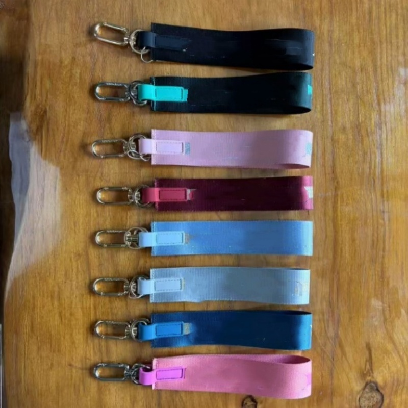 Never Lost Keychain Fashion Yoga Women Fitness Running Keychains High Quality Wallet pendant buckle Wallet buckles