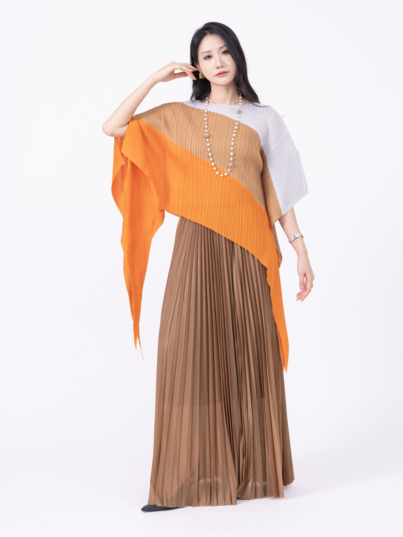 Ethnic Clothing Fashionable Dual Pack of Pleated & Multi-Colored Overall Outfits Two pairs of pleated and color-blocked overalls ZR005