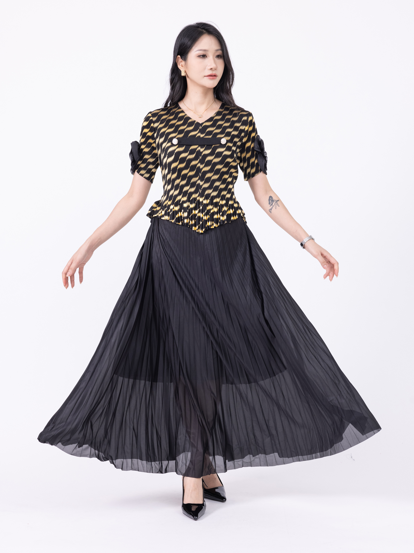 Dresses Elegant Two-Pleat Fake Dress with Gold Embossing Two pleated and gold-embossed fake dresses H250303