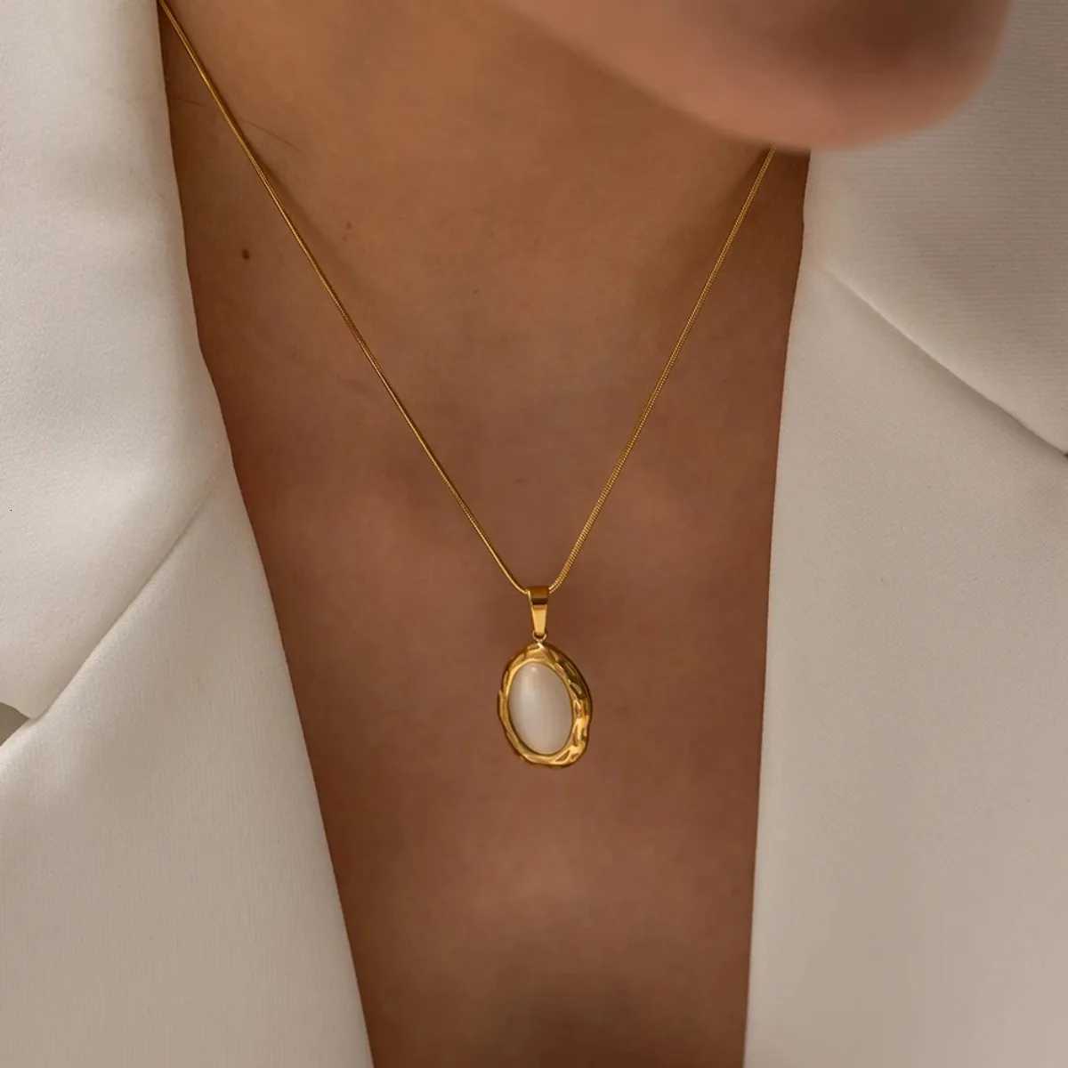 18K Gold Plated Stainless Steel Oval Shape White Cat Eye Opal Stone Pendant Necklace Fashion Jewelry Y250804