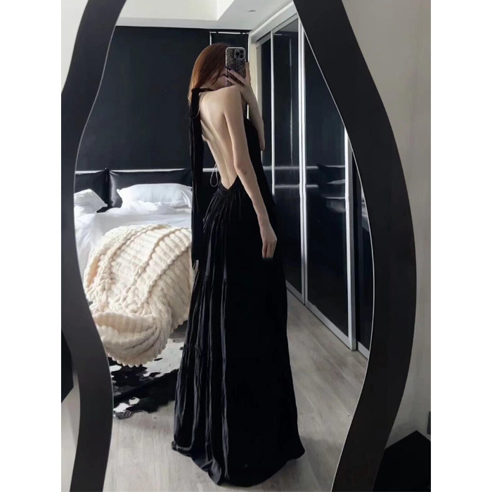 French red V-neck lace up camisole dress for summer 2025, suitable for women's beach vacations, sexy backless, trend split slim fit long dress, n