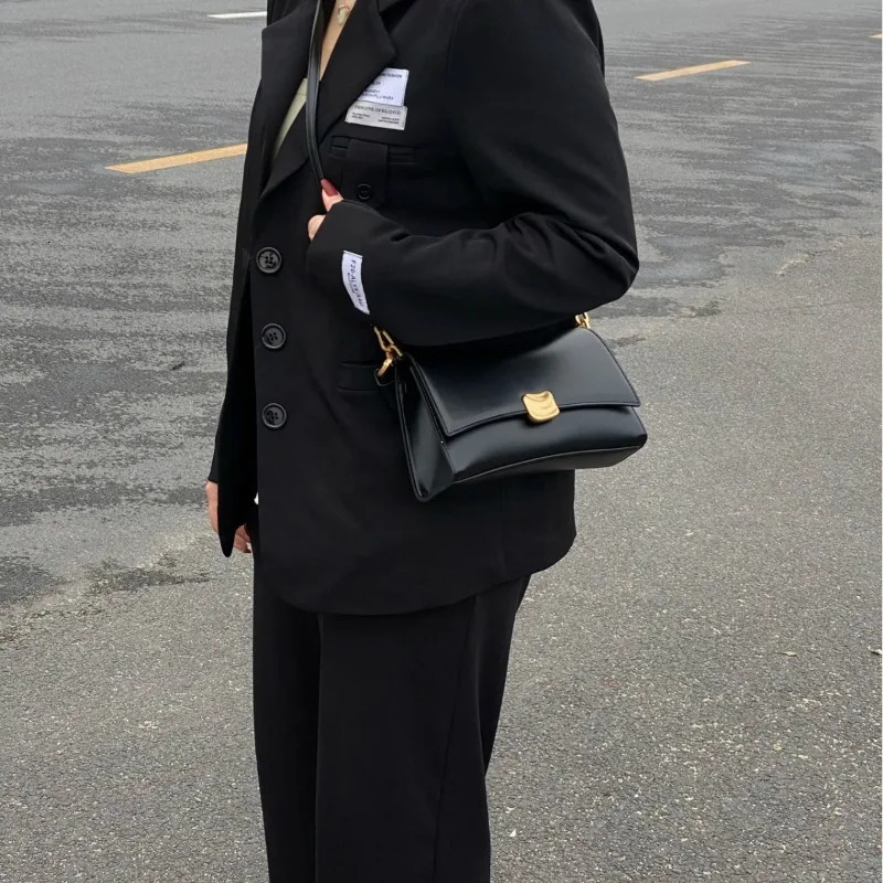 Black Flap Lock Handbags Women PU Leather Top-Handle Messenger Bag Casual Female Crossbody Bag Retro Square Shoulder Bag Purse 250801