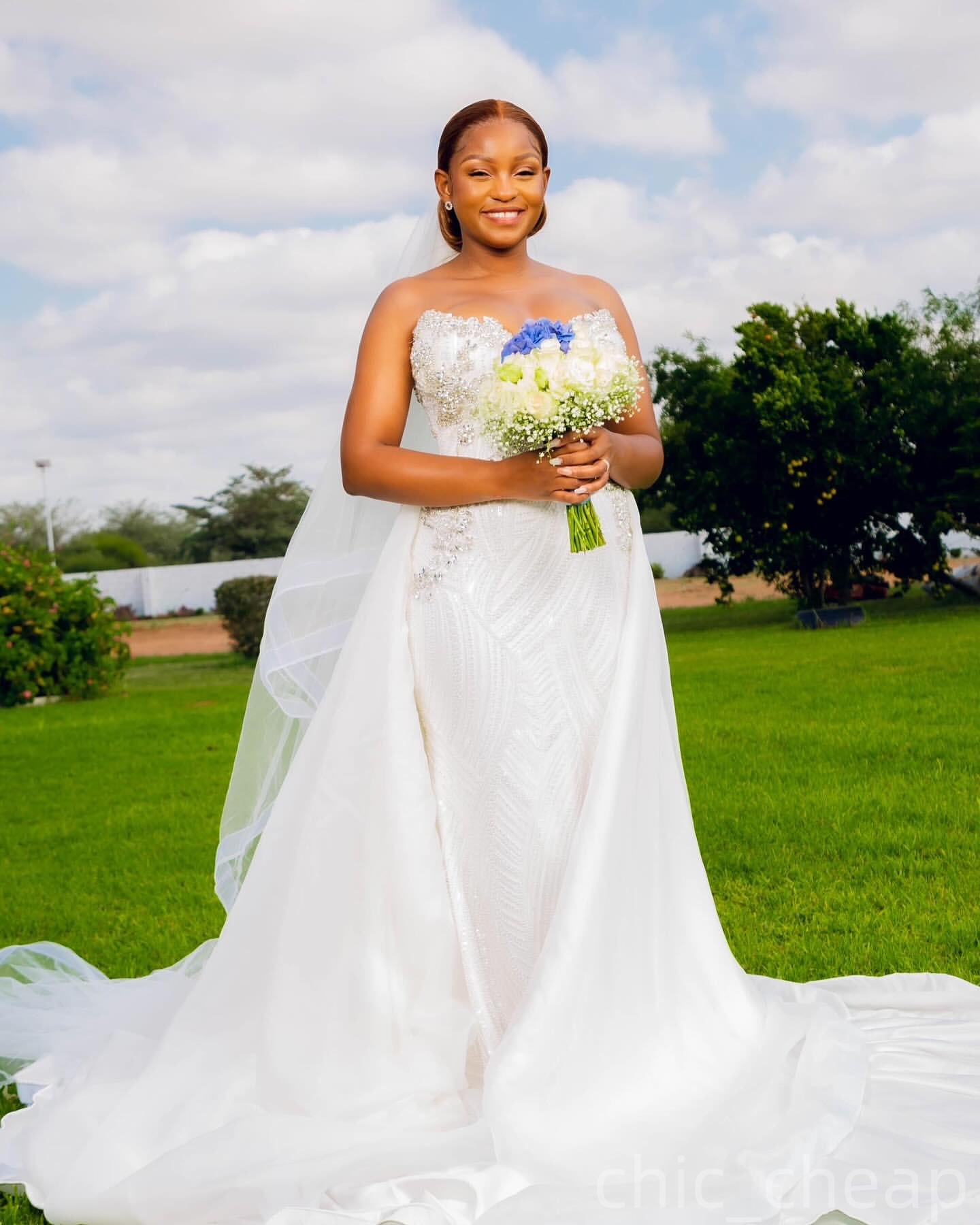 2025 Aso Ebi Plus Size Ivory Mermaid Wedding Dress Beaded Crystals Sequined Lace Detachable Train Sweetheart Bridal Gowns Dresses ZJ06750