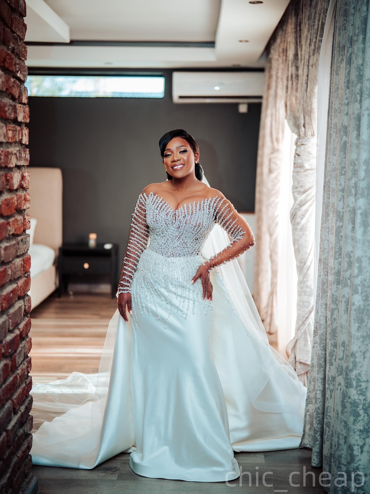 2025 Aso Ebi Plus Size White Mermaid Wedding Dress Beaded Pearls Satin Detachable Train Vintage Bridal Gowns Dresses ZJ06758