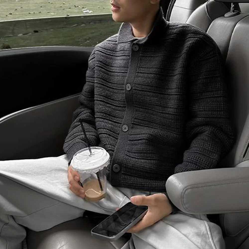 Cardigan Mens Japanese Casual Knitted Sweater Jacket Niche Trend High-End Loose Button Sweater Couple 2024 Autumn Mens Clothing XJ250805