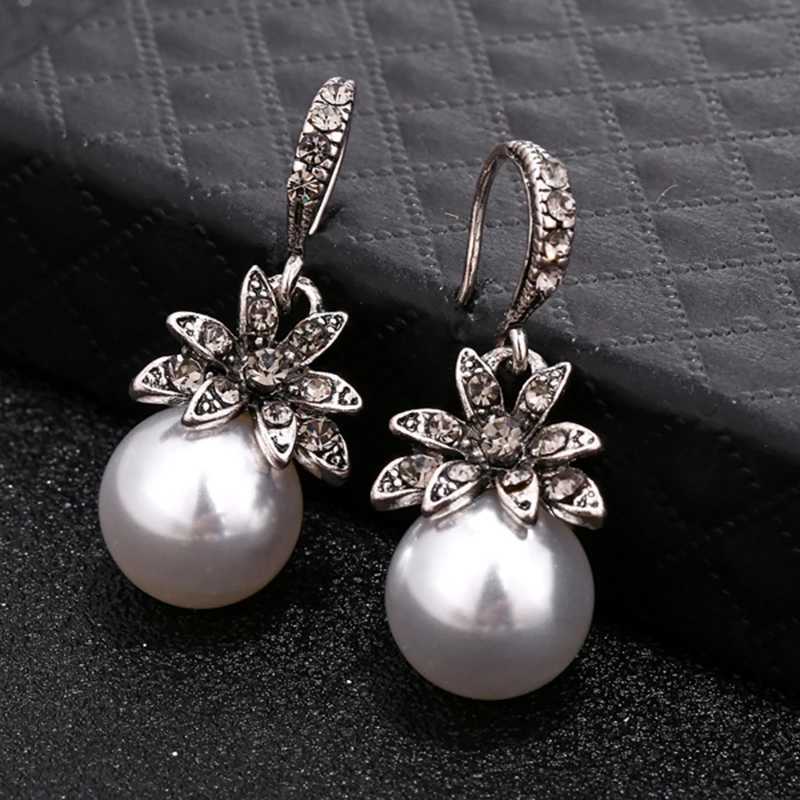Fashion Imitation Pearl Earrings Inlaid Rhinestones Exquisite Charming Wedding Jewelry For Women Three Colors Optional 2019 Y250804
