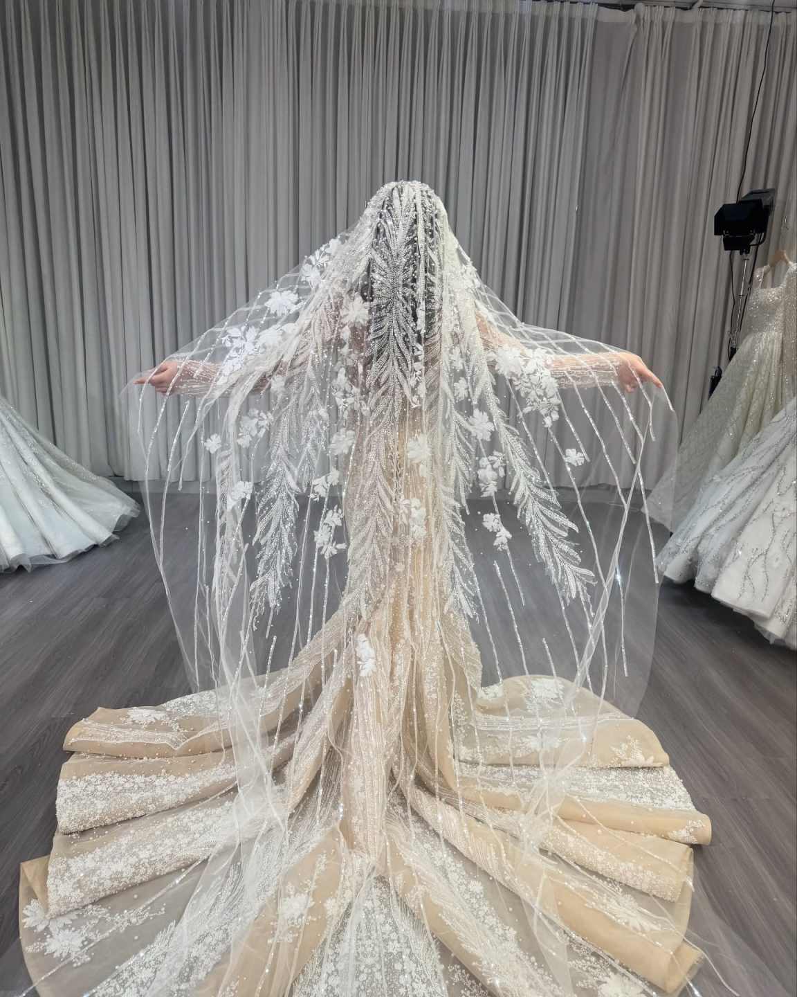 Customized Illusion Bridal Veils Sequins Beading Appliques Lace One Layer 3M Long Cathedral Veil Wedding Accessories