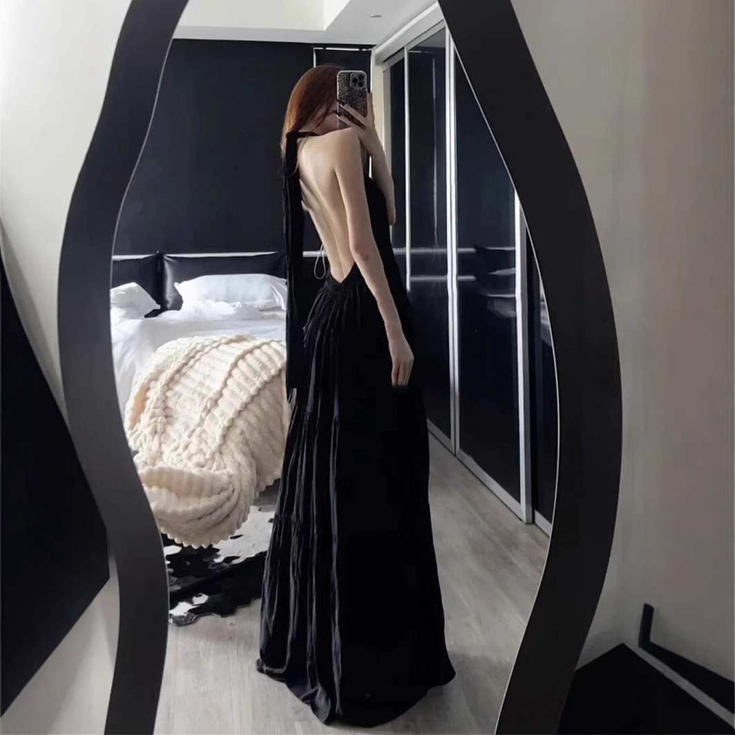 French red V-neck lace up camisole dress for summer 2025, suitable for women's beach vacations, sexy backless, trend split slim fit long dress, n