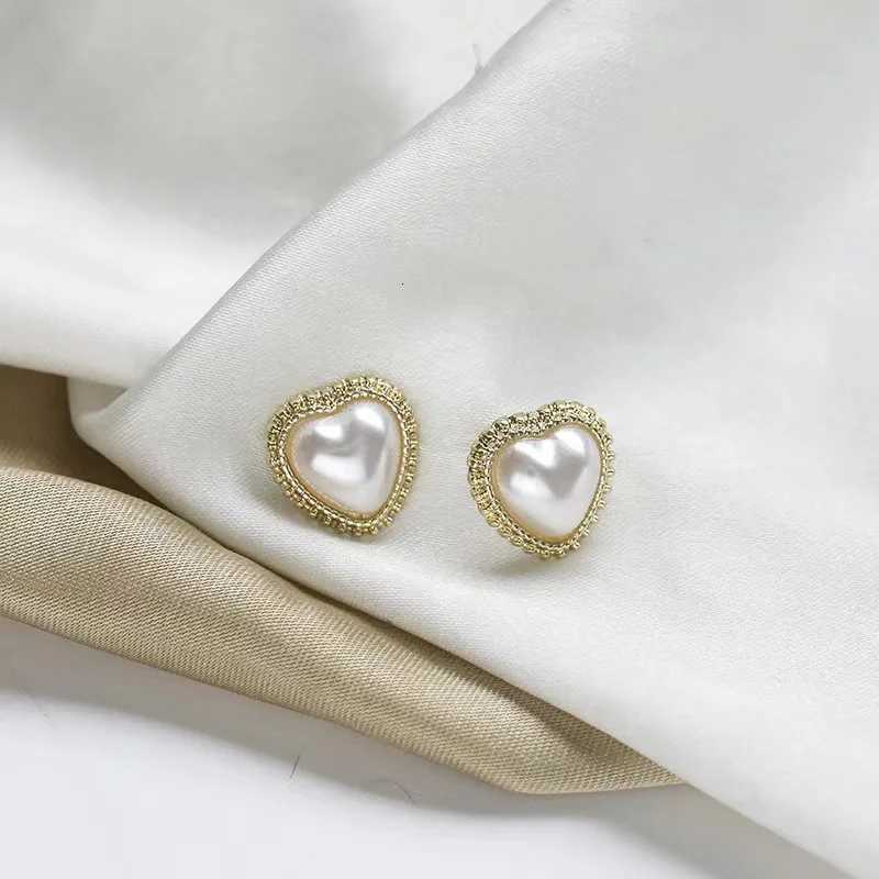 imitation Pearl Heart Stud Earrings for Women Sweet Jewelry Romantic Simple Golden Small Love Earrings Valentines Day Gift Y250804