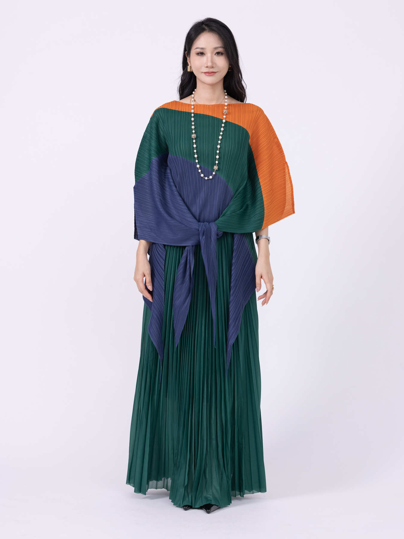 Ethnic Clothing Fashionable Dual Pack of Pleated & Multi-Colored Overall Outfits Two pairs of pleated and color-blocked overalls ZR005