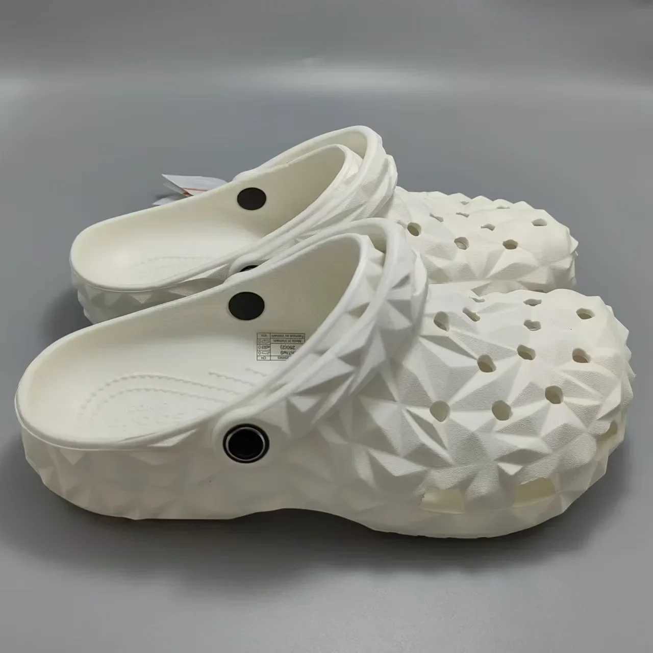 Durian Hole Slippers Perforated Shoes Mens Womens Shoes Fashionable Versatile Lightweight and Non-Slip Sports Beach Sandals W250805