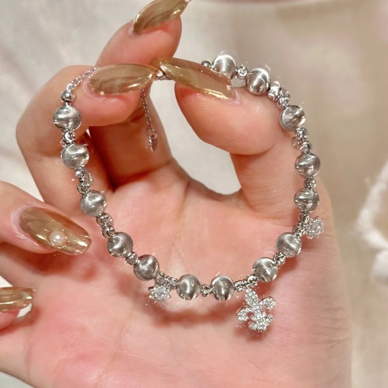 Stylish Crystal Adorned Handbag Accessory: Chic Snowflake Motif Charm Bangle