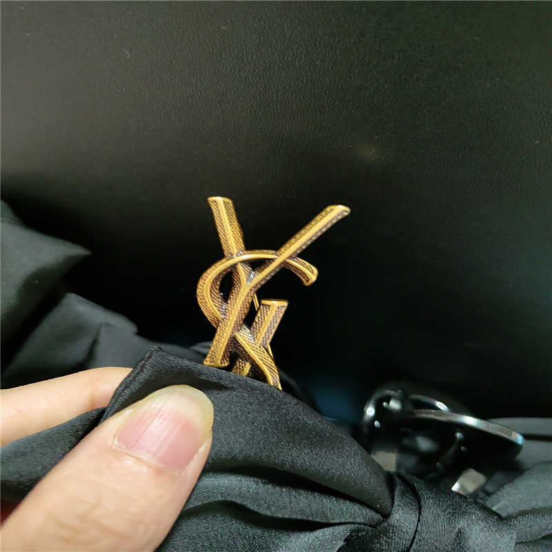 Y Spilla Di Marca Trama Elegante Abbigliamento Alla Moda Pi…
